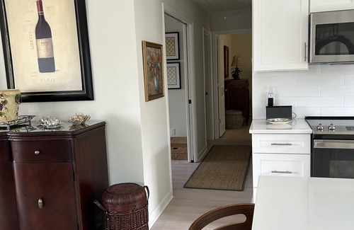 Olde Town Cottage | The Cottage with the RED DOOR,n5 minute walk to May River, restaurants & shops