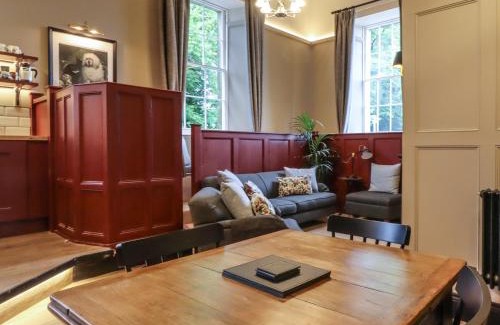 Ingleton House | The Court