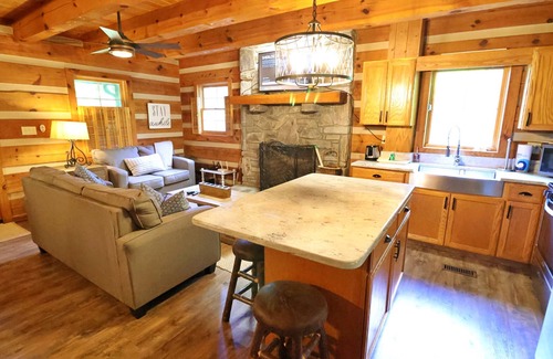 Cherokee Cabin | The Cove: 6 min to Casino and Golf! Pet Friendly