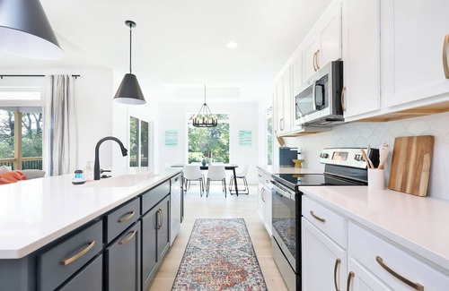 Polk City House | The Cove Vacation Home - Contemporary Ranch Near Saylorville Lake in Polk City!n