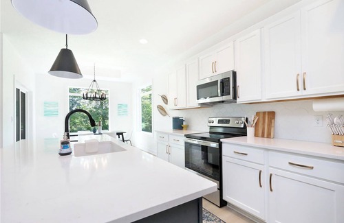 Polk City House | The Cove Vacation Home - Contemporary Ranch Near Saylorville Lake in Polk City!n