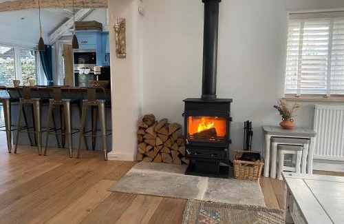 Isle of Purbeck House | The Cow Stalls - Stunning Farmhouse with Wonderful Views and Garden - Close to Corfe Castle