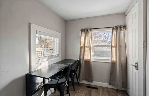 West Columbus House | The Cozy Bellows Retreat for 4