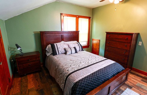 Effingham Apartment | The Cozy Cavern