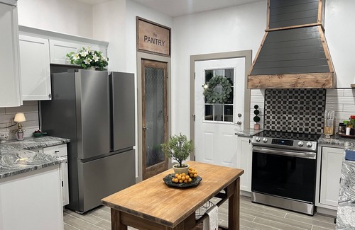 Anderson House | The Cozy Cottage - plenty of privacy & work space