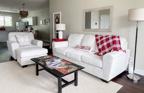 Bloomington Condo | The Cream & Crimson Condo - Downtown: 2 Bedrooms, 2 Baths, Sleeps 5