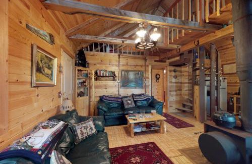 Cascade House | The Creekside Cabin