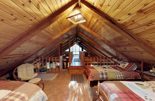 Cascade House | The Creekside Cabin