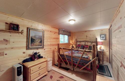 Cascade House | The Creekside Cabin