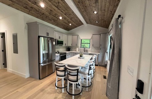 Franklin House | The Crepe Myrtle Cottage