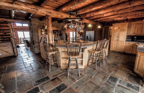 Keene Cabin | The Crest Lodge - Cabin w/Hot Tub - Game, Bar & Theatre Rooms