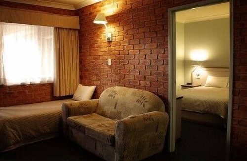 Junee Hotel | The Crossing Motel