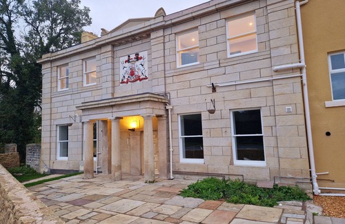 Knott End-on-Sea Cottage | THE CRUCK, pet friendly, with a garden in Garstang