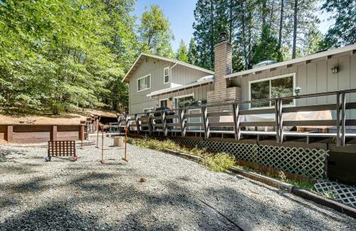 Glencoe House | The Cub House with Hot Tub and Arcade in Arnold!