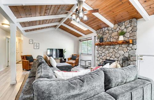 Glencoe House | The Cub House with Hot Tub and Arcade in Arnold!