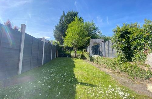 Aberdare House | The Cwtch, Log Fire, Sleeps 6, Nr Zip World, Brecon and Bike Park Wales