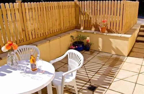 Haselbury Plucknett Cottage | THE CYGNET, family friendly, with open fire in Haselbury Plucknett