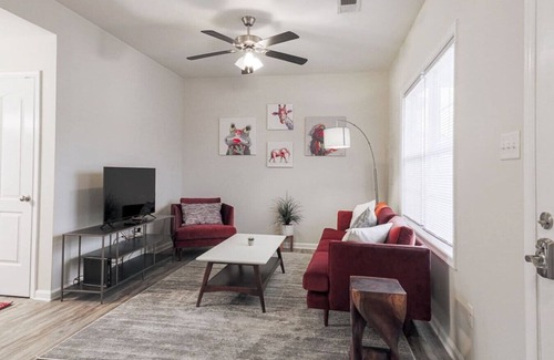 Martinsburg House | The Dandy Daffodil- 2 Story Townhouse with fenced in yard