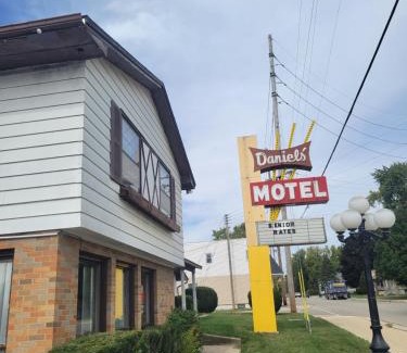 La Salle Hotel | The Daniels Motel