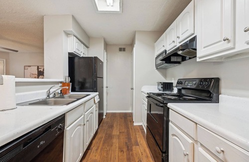 Huntsville Apartment | The Davis 717 I Comfy and Spacious 1 Bed 1 Bath