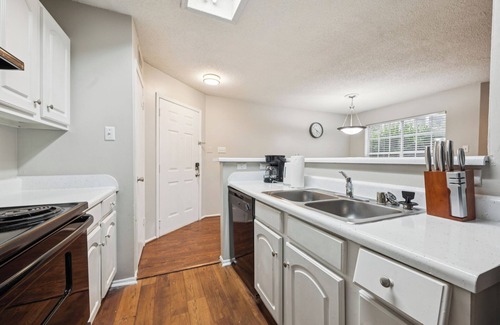 Huntsville Apartment | The Davis 717 I Comfy and Spacious 1 Bed 1 Bath