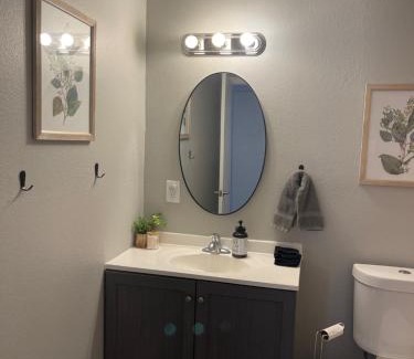 Hamilton Apartment | The Deannie Apt #6 - Simple and Homey 2bd w/WiFi