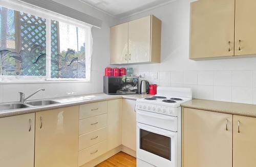 Picnic Bay House | The Deck on Picnic - fun-filled family island getaway just an easy stroll to Picnic Bay beachfront