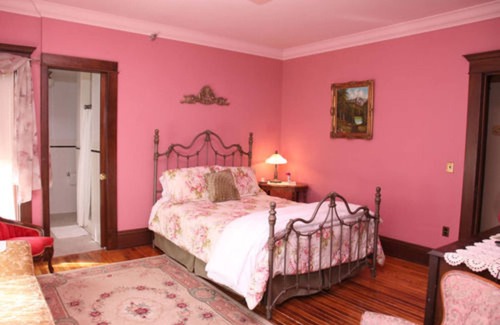 Mason City Bed & Breakfast | The Decker House Bed & Breakfast
