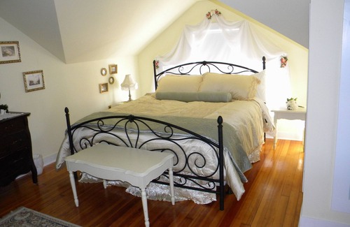 Mason City Bed & Breakfast | The Decker House Bed & Breakfast