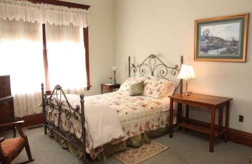 Mason City Bed & Breakfast | The Decker House Bed & Breakfast