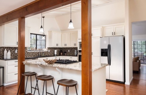 Placerville Cabin | The Deer Lodge: a cozy getaway with a hottub, gym, tons of games, close to alot