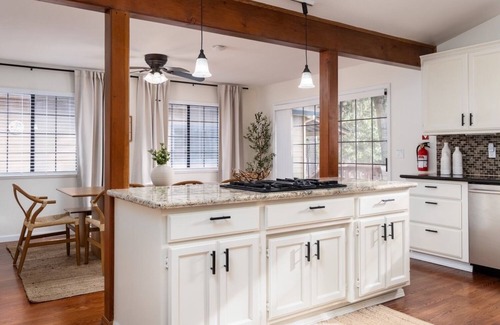 Placerville Cabin | The Deer Lodge: a cozy getaway with a hottub, gym, tons of games, close to alot