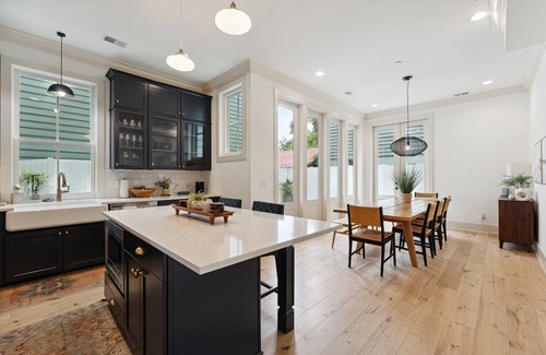 Cannonborough Elliotborough Villa | THE DELPHINE Luxury Downtown Charleston Villa, 1 Block to King + Private Pool