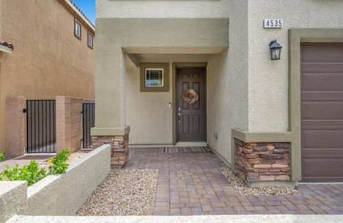 North Las Vegas House | "The Desert Haven" Dog Friendly, 30+ day stays only, 4BD/2.5BA, Quiet Area