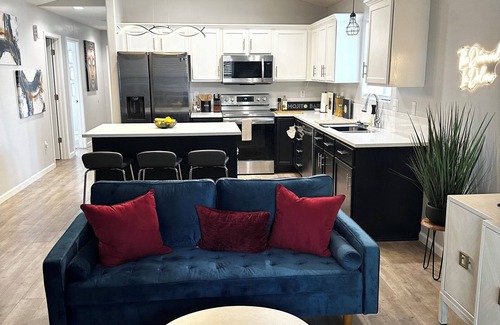 Wichita House | The Diamond In Delano-byAirport Dtwn Stadium&Arena