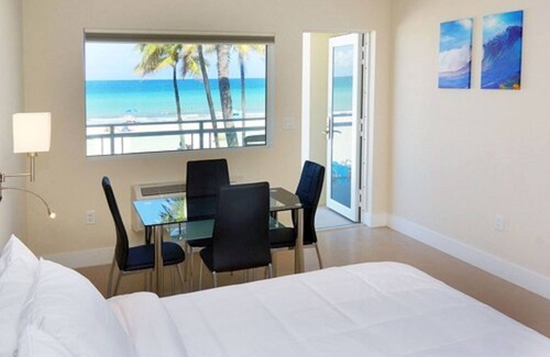 Hollywood Hotel | The Diane Oceanfront Suites