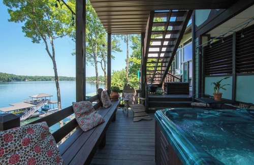 Crane Hill Apartment | The Dock Suite at Smith Lake, Alabama