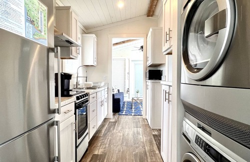 Clermont House | The Dockside House - Lakeside Tiny Home Near Orlando