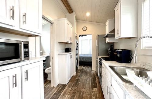 Clermont House | The Dockside House - Pet friendly tiny home on the lake in Clermont