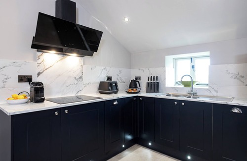 Kirkby Lonsdale Cottage | The Dog House -with hot tub and stunning far reaching views