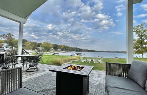 Vandalia House | The Donnell Lake Retreat with Private Dock