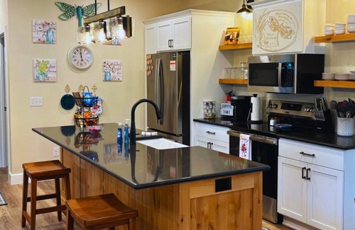 Millersburg Cabin | The Dragonfly at Water's Edge Cabins