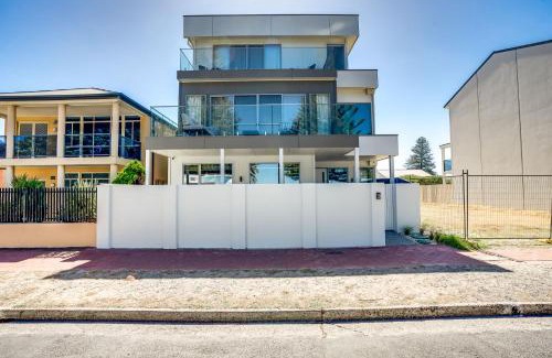Victor Harbor House | The Dual Family Entertainer 9 Esplanade Victor Harbor - Linen Included - Luxury - Seafront