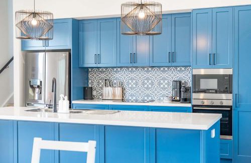 Victor Harbor House | The Dual Family Entertainer 9 Esplanade Victor Harbor - Linen Included - Luxury - Seafront