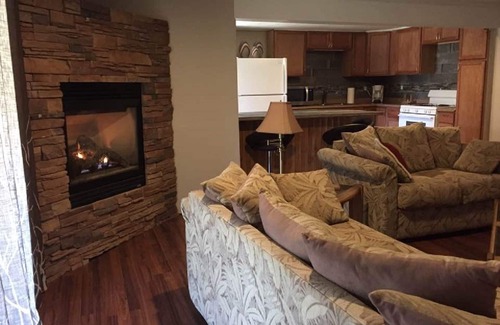 Roundup Cabin | "The Dugout" in the Bull Mountains.a quaint little getaway!