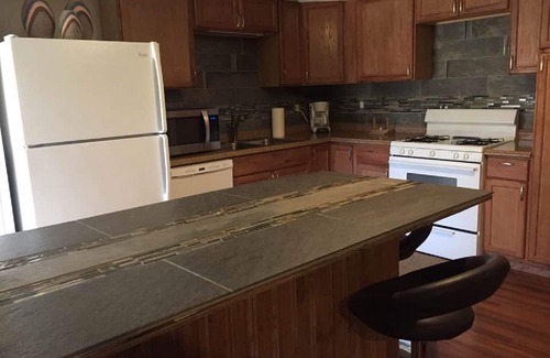 Roundup Cabin | "The Dugout" in the Bull Mountains.a quaint little getaway!