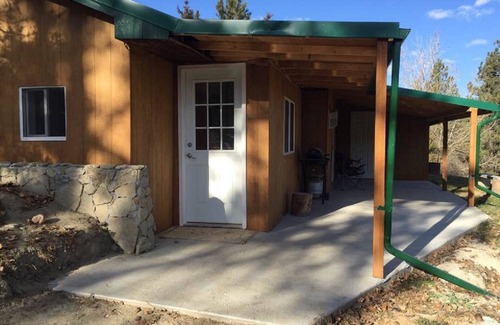 Roundup Cabin | "The Dugout" in the Bull Mountains.a quaint little getaway!