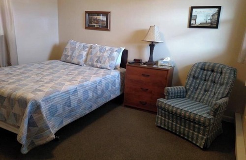 Marinette Hotel | The Edgewood Motel