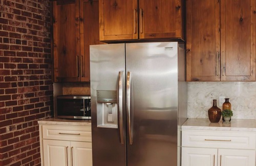 Leitchfield Apartment | The Eleanor. 2 King bed/2 full bath