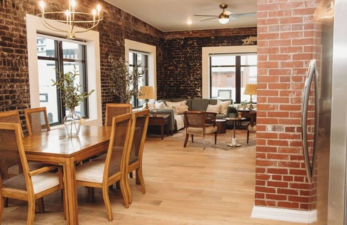 Leitchfield Apartment | The Eleanor. 2 King bed/2 full bath